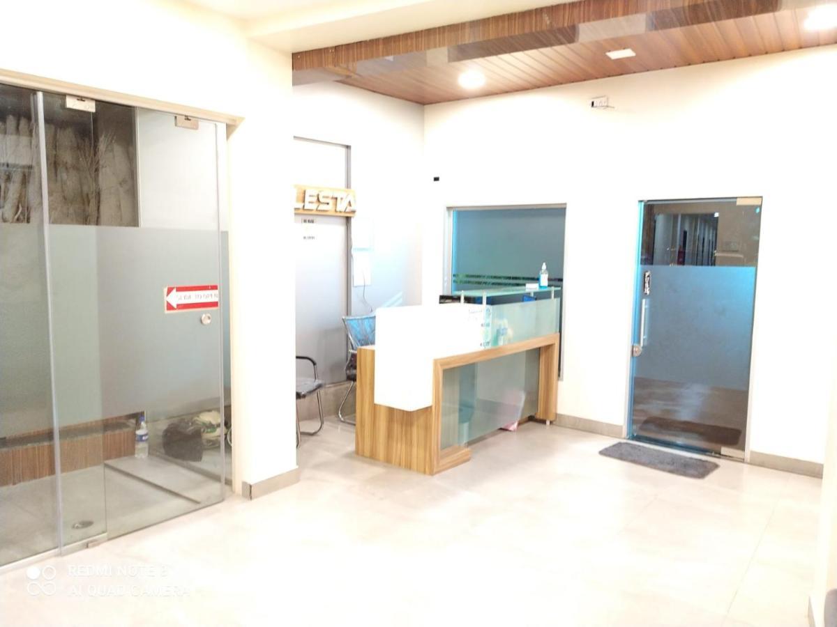 U Life Hotel 뭄바이 외부 사진