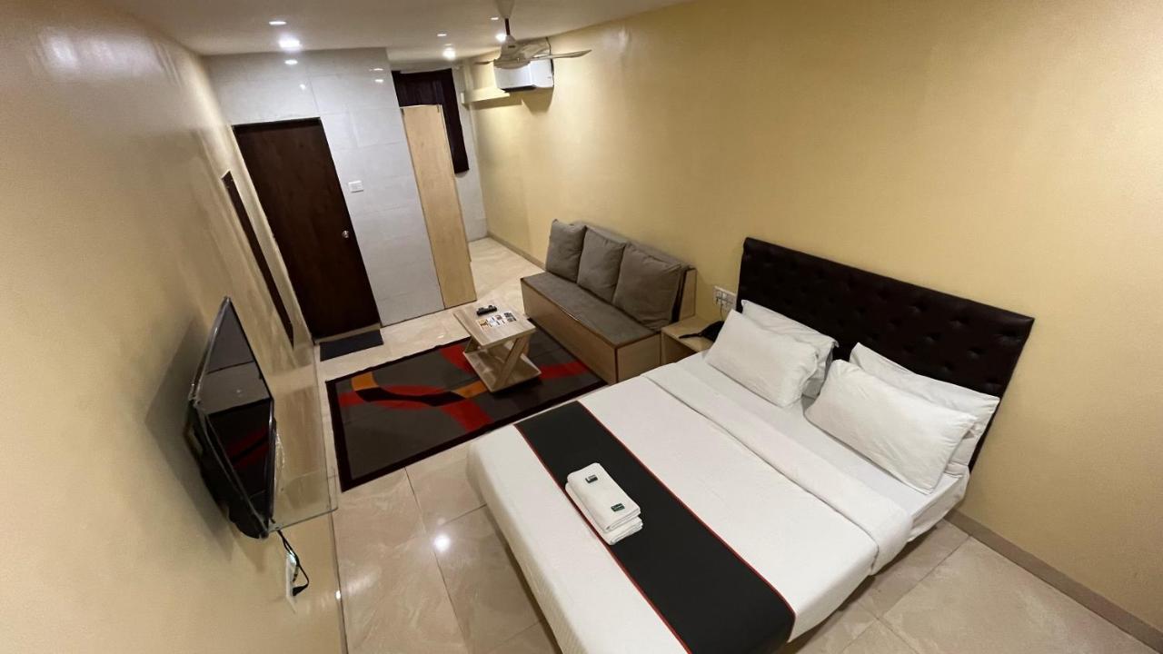 U Life Hotel 뭄바이 외부 사진