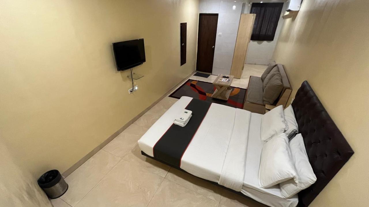 U Life Hotel 뭄바이 외부 사진