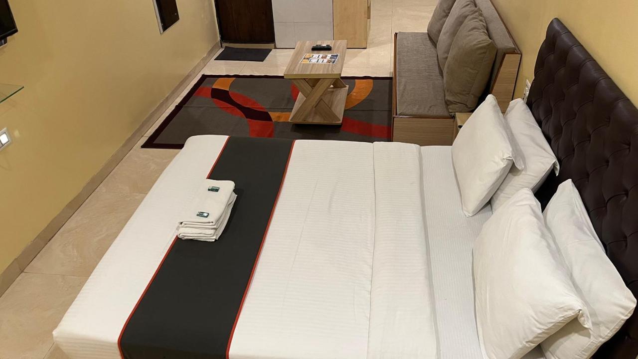 U Life Hotel 뭄바이 외부 사진