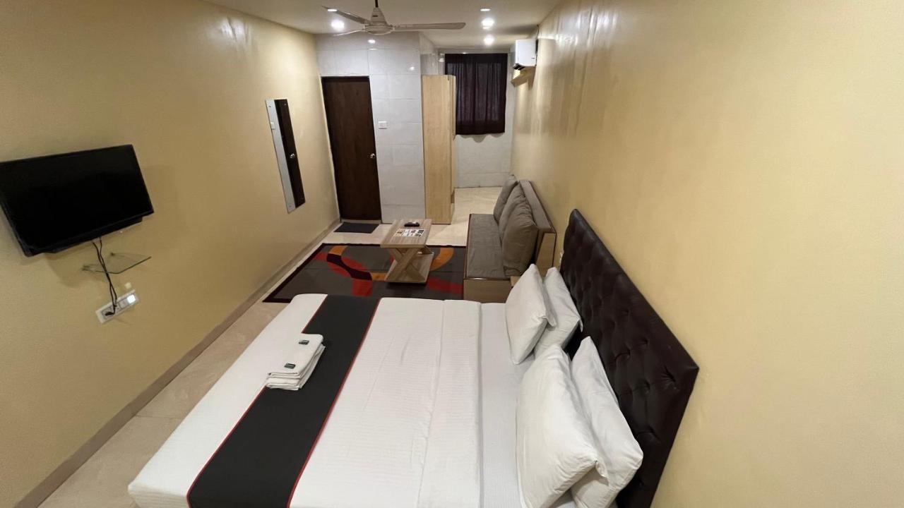 U Life Hotel 뭄바이 외부 사진
