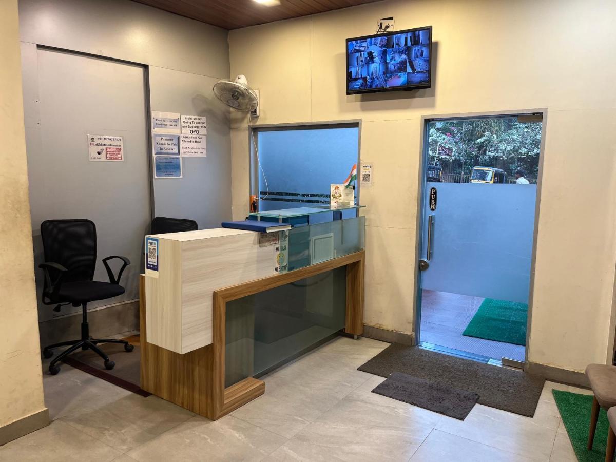U Life Hotel 뭄바이 외부 사진