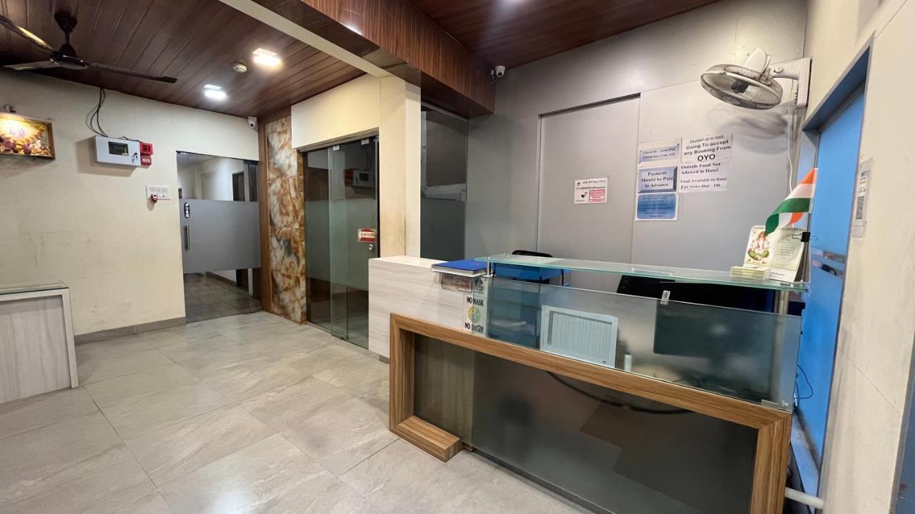 U Life Hotel 뭄바이 외부 사진